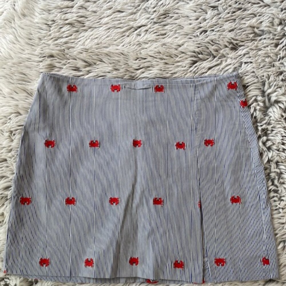Crown & Ivy mini skort with embroidered crabs